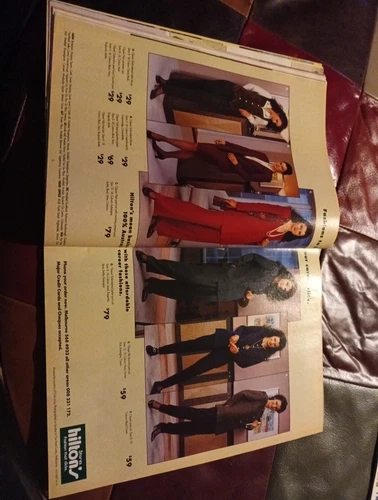 FARRAH FAWCETT, ELLE MACPHERSON, THOMAS CALABRO,SHARON STONE, ROBIN GIBB,ARNOLD  - Picture 15 of 23