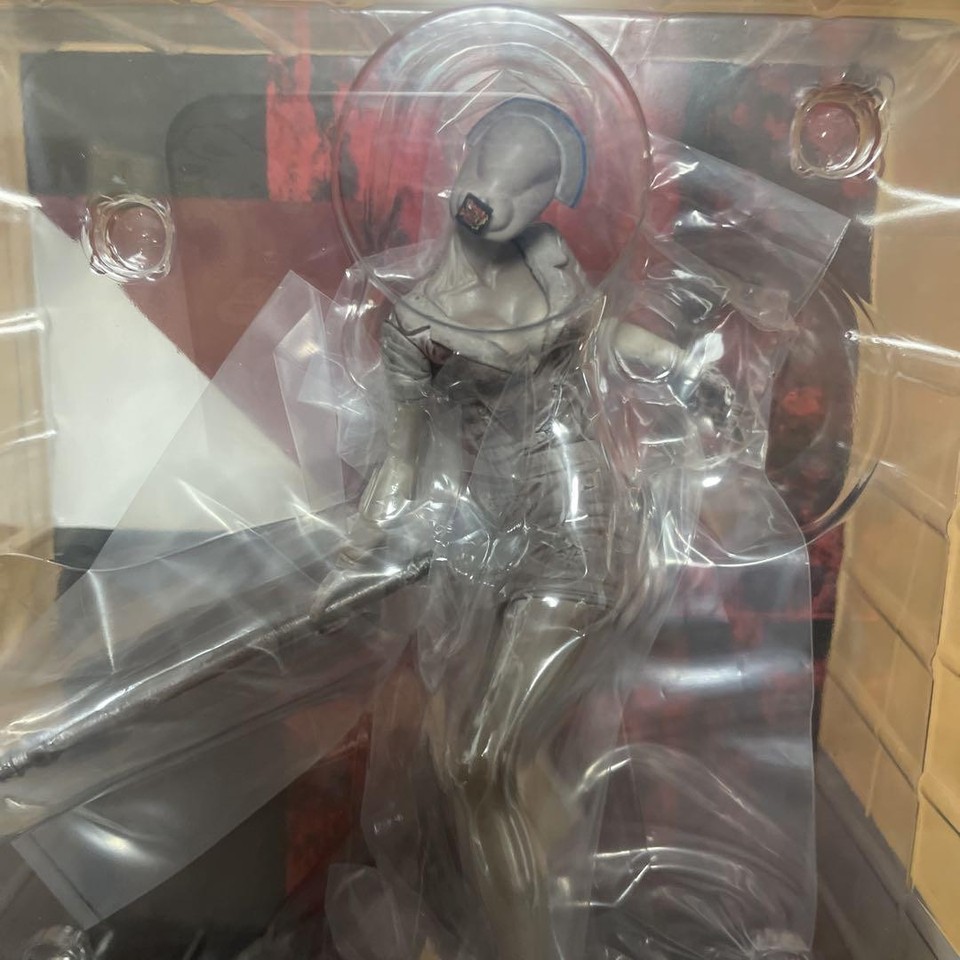 Lanzan figura de Bubble Head Nurse de Silent Hill 2