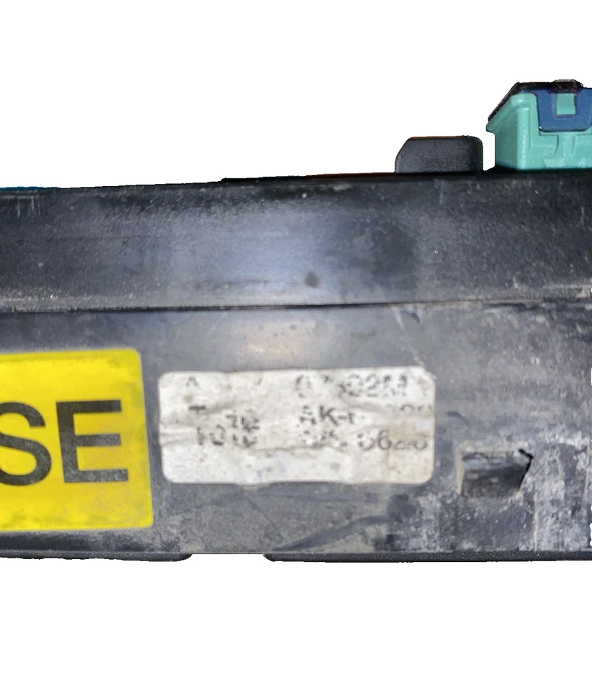 08 09 Saturn Vue 3,5 L, caja de conexiones de bloque de fusibles, módulo debajo del capó OEM 2008 2009 Foto 2 de 3