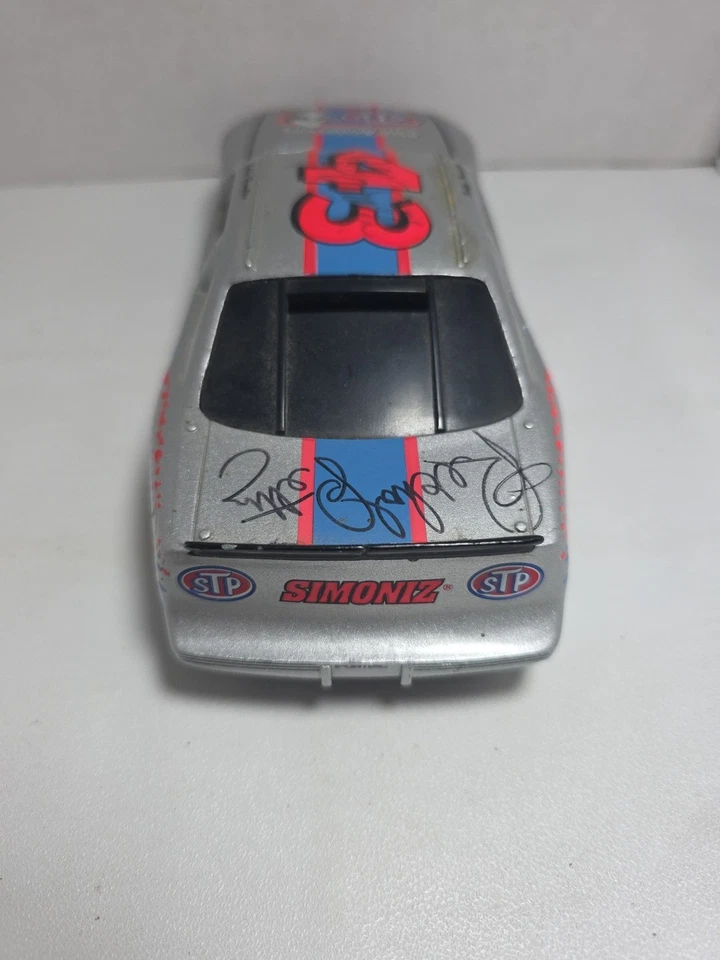 Richard Petty #43 Autographed Action NASCAR 1:24 - Image 4 of 4