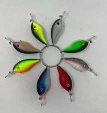 THE REEF RUNNER **MIXED LOT OF  8** SALESMANS SAMPLES  3" LURES - NO HOOKS