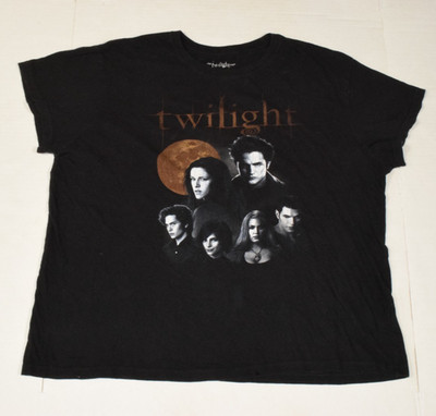 T-Shirt The Twilight Saga Size XXL 2024 Twilight Cullen Family with Moon Graphic