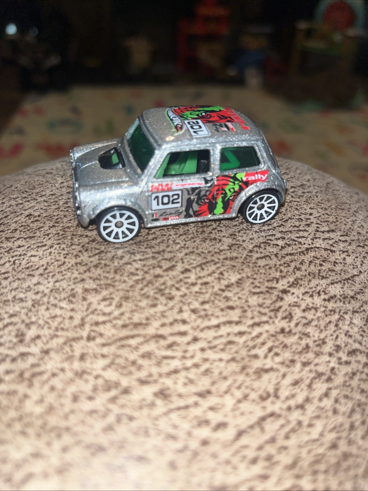 Mattel 2000 Hot Wheels Morris Mini Cooper 102 Tiger Rally Die Cast Car.