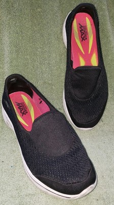 skechers goga max vs memory foam