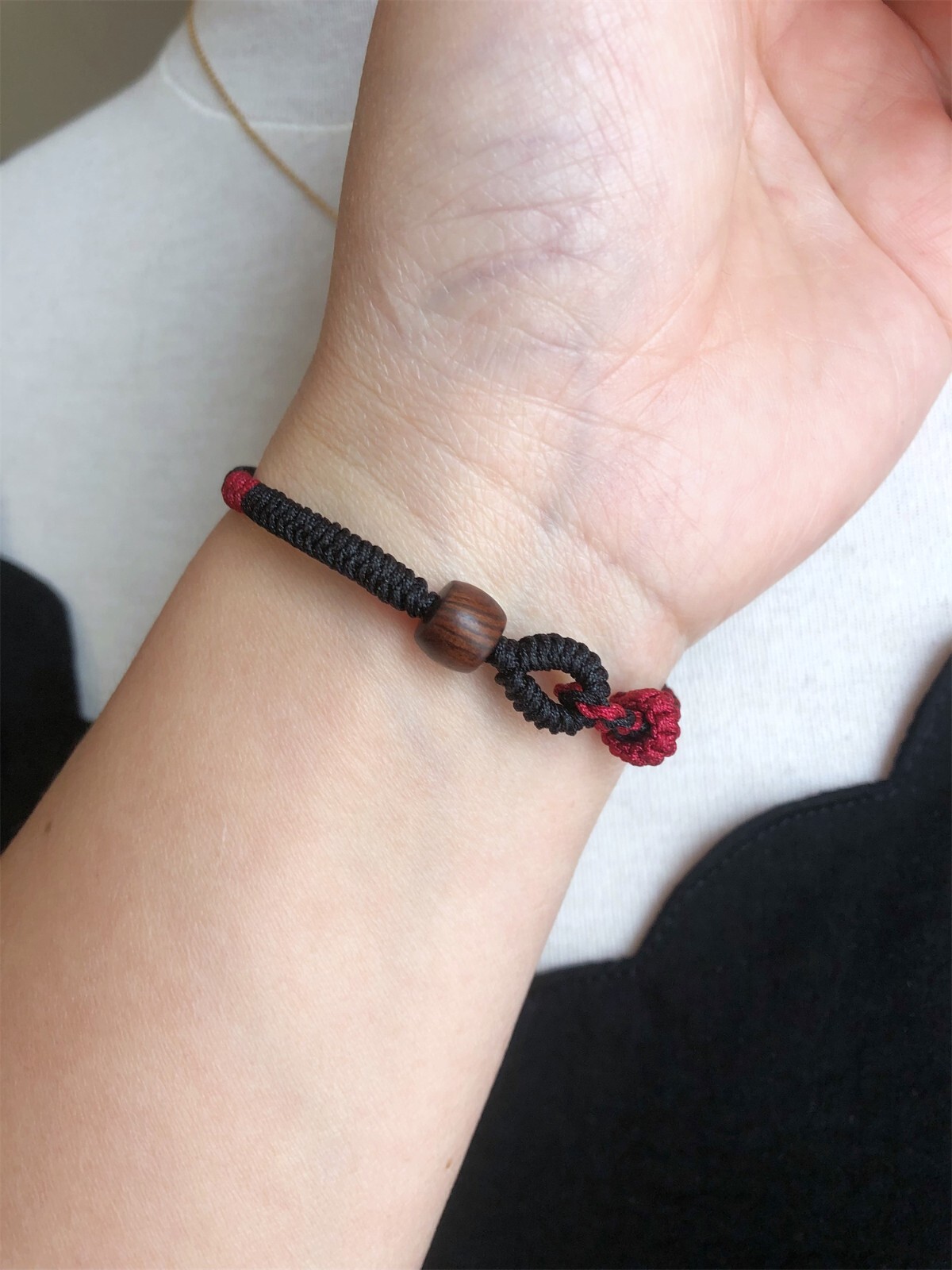 Bracelet de protection cordon nœud rouge et noir ajustable pour le quotidien des couples