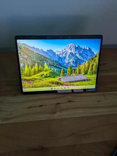 Microsoft Surface Pro (11th Edition) Copilot+ PC 13" with Keyboard - Picture 6 of 9