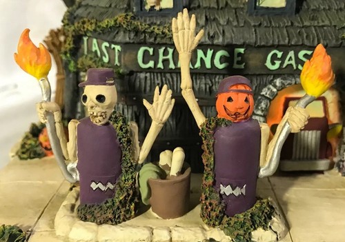 THE MUNSTERS HALLOWEEN Collection ~ Last Chance Gas Station ~ Hawthorne Village - Picture 4 of 12