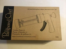 The Pampered Chef Cookie Press 1525 with 16 disc designs NEW