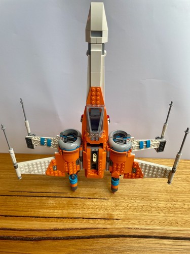 LEGO Star Wars: Poe Dameron's X-wing Fighter (75273) with minifigs & Instruction - Picture 8 of 12