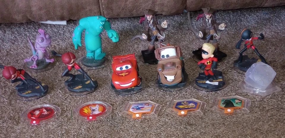 Disney Infinity Lote De 3 Bases Portal, 38 Figuras y Extra Marvel Pixar Starwars Foto 2 de 4