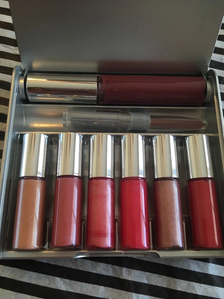 Models Prefer H2GO AQUA FUSION LIP KIT INCLUDES 7 LIP COLORS & LIP LINER - Image 3 of 4