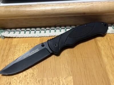SMITH & WESSON SWA25 Black 2.5'' Black Folding Knife, Pre-Owned, Excellent Cond,