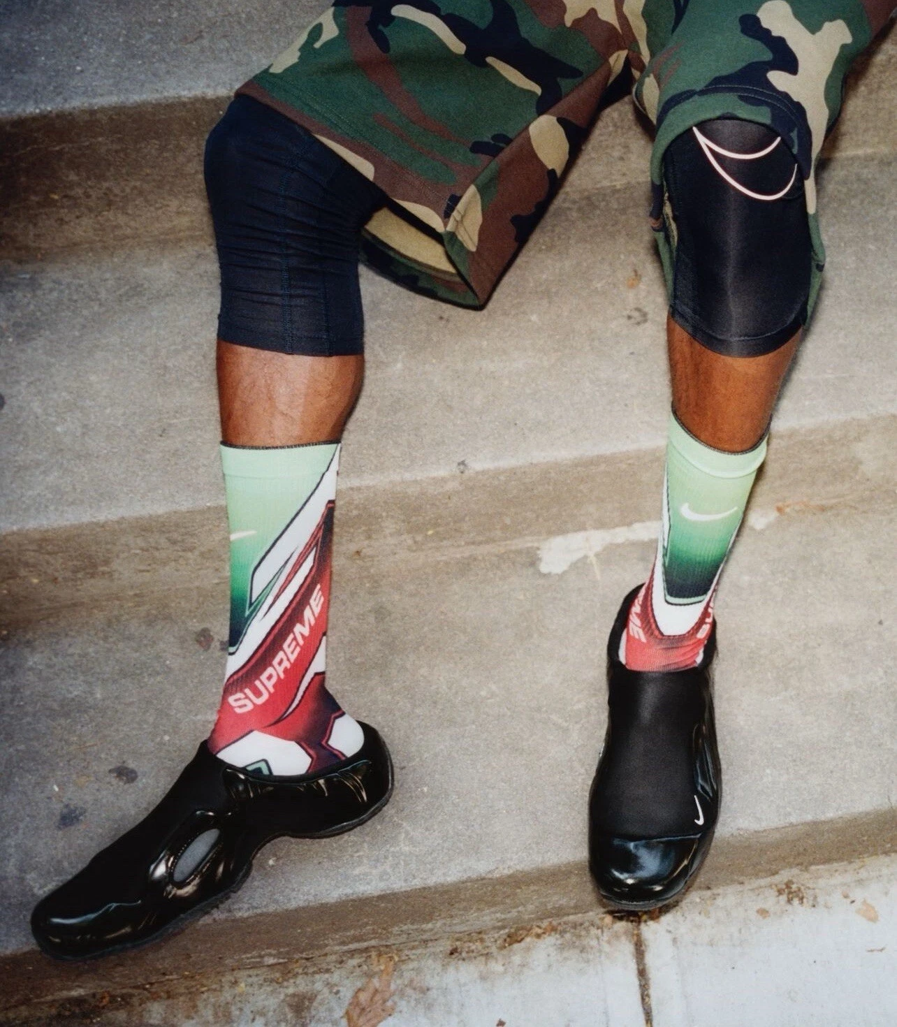 Chaussettes Nike Supreme. Vert/rouge. Homme 6 7,5  YTH 6Y 7,5Y