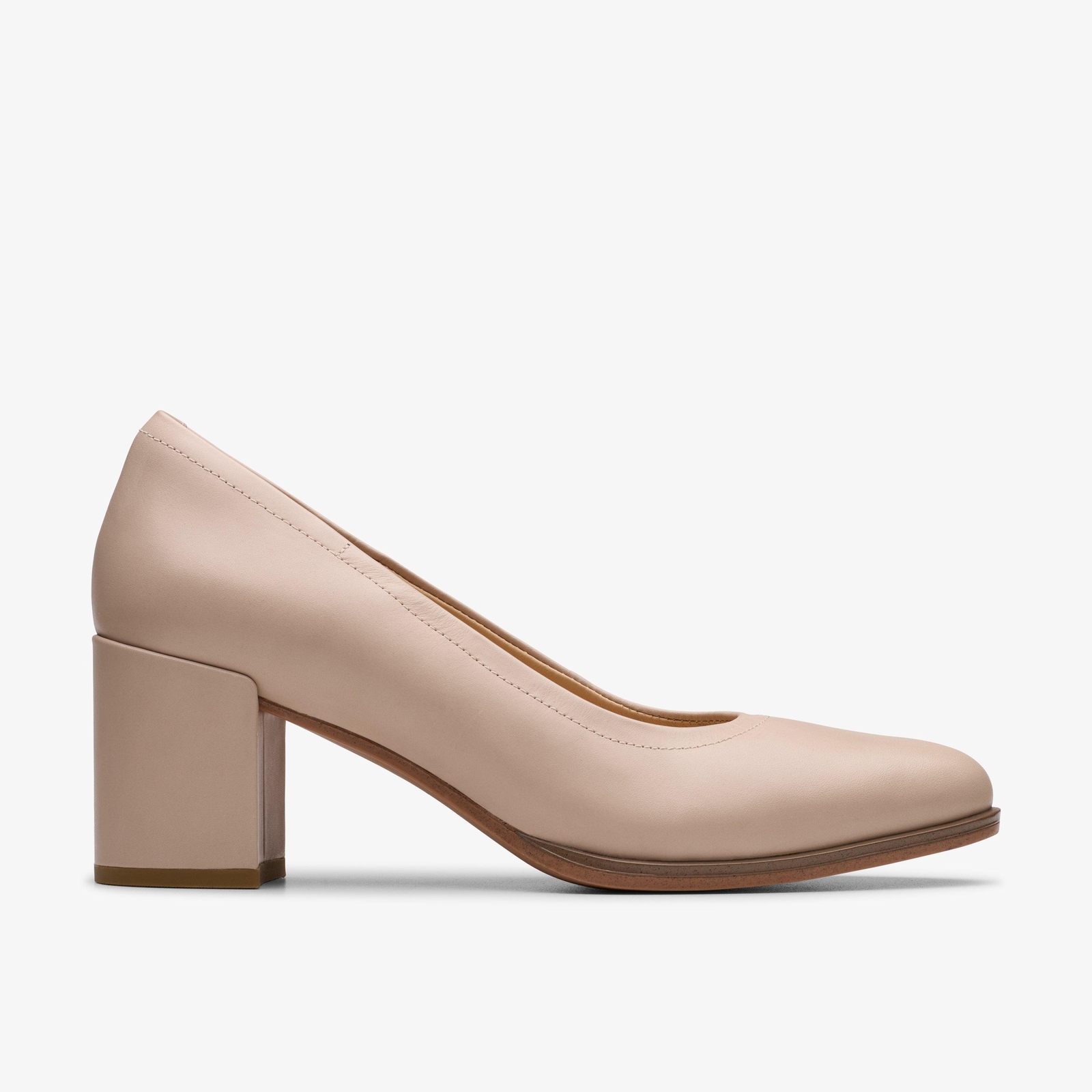 Clarks Women's Freva55 Court Sand Leather 26181336