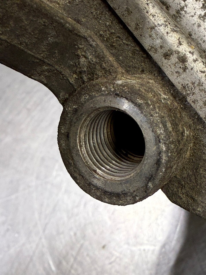 20042005 GMC SILVERADO SIERRA DURAMAX LLY FUEL INJECTOR MODULE FICM