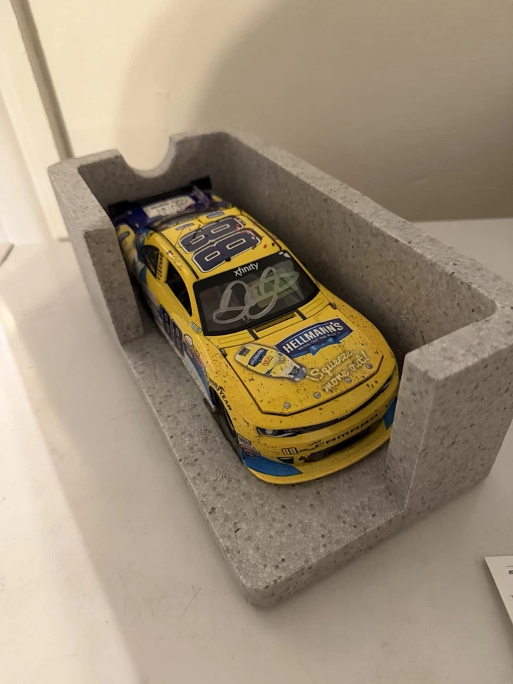 Chevy Camaro NASCAR 2016 Lionel RCCA Elite Dale Earnhardt Jr Richmond Win Foto 2 de 4