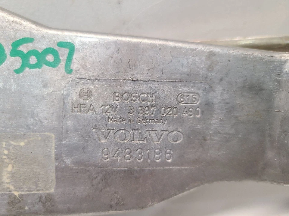 Двигатель заднего стеклоочистителя 1998-00 Volvo V70 XC (универсал)  - Изображение 2 из 4