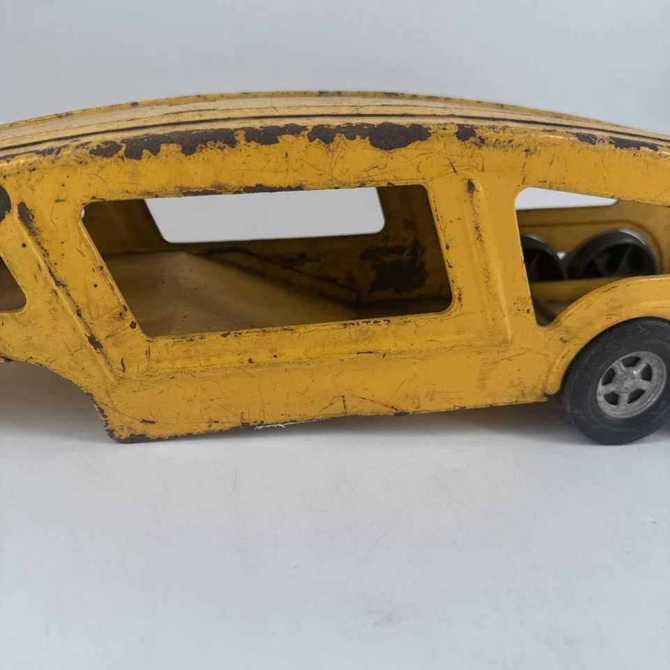 Vintage Structo Car Transporter Semi Yellow Pressed Steel Trailer 16”L x 4.5”W - Image 3 of 4