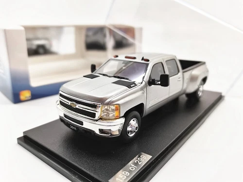 GLM 1/43 For Chevrolet Silverado 3500HD 4x4 pick-up truck Model Toys - Picture 2 of 6