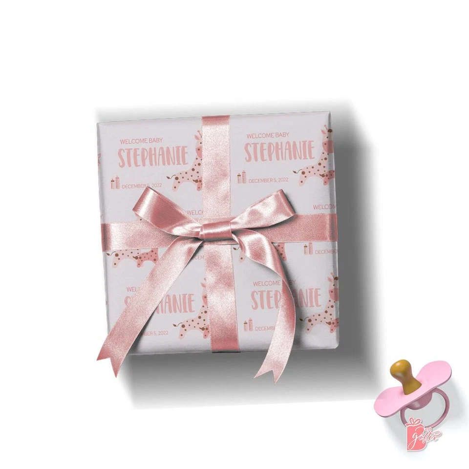 Rollo de papel de regalo personalizado con nombre con envoltura de regalo de juguete de jirafa bebé rosa Foto 2 de 4