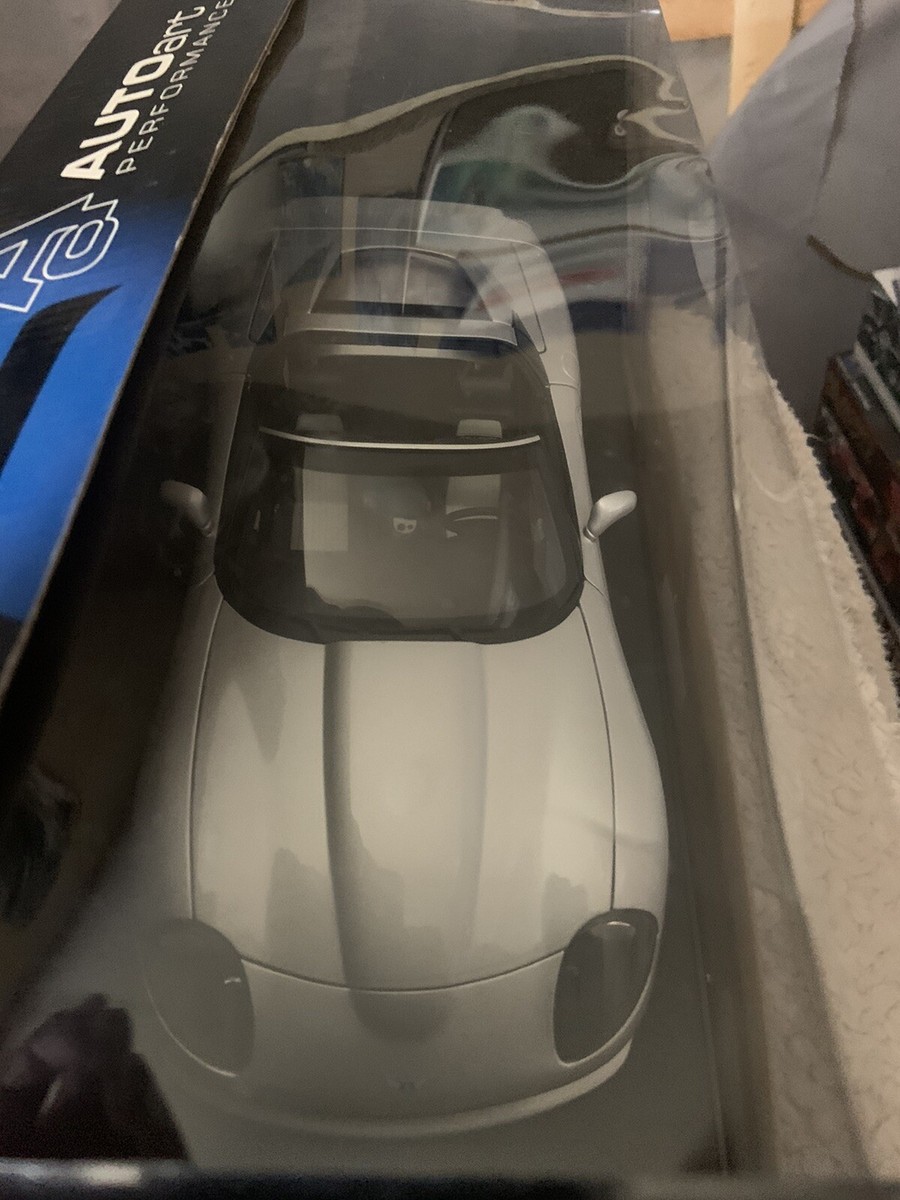AUTOart 1/18 CALLWAY C12 シルバー 中古品 1:18 Die Cast AutoArt Callaway C12 Corvette, Silver, 71011