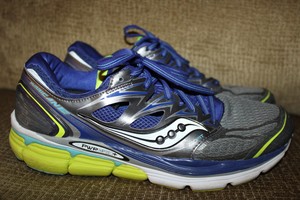 saucony hurricane womens size 10