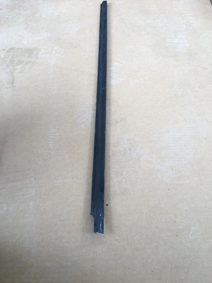 Se adapta a moldura de moldura Nissan 300ZX - puerta turbo izquierda a vidrio original 1984-1985 OEM Foto 2 de 3