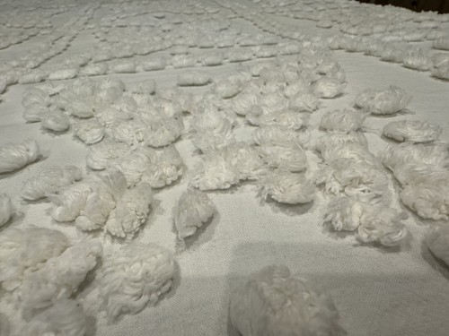 Vintage 'White Tuft Wonder' 99 x 88 Inch Chenille w/4 Inch Fringe - Picture 4 of 7