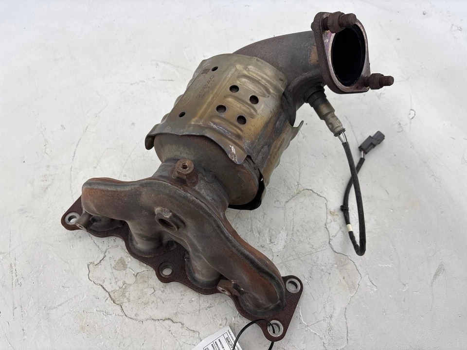 Kia Sorento 2016-2020 2,4 L tracción delantera colector de escape OEM Foto 3 de 4