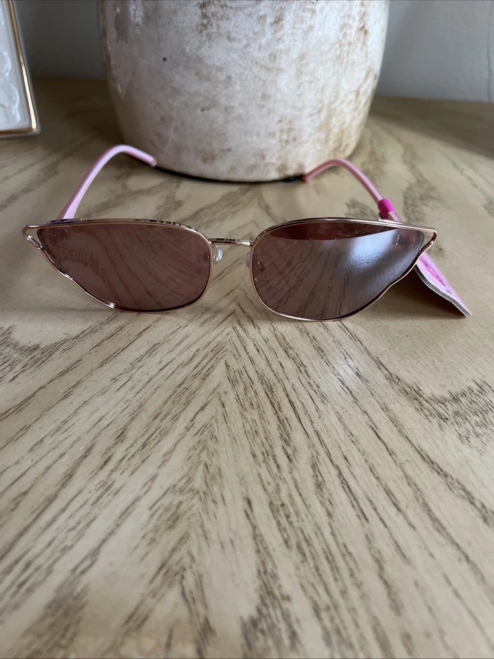 T132.6  Luv Betsey Johnson Cat Eye Sunglasses Pink Frame  LUV 23 221 RSE - Image 3 of 4