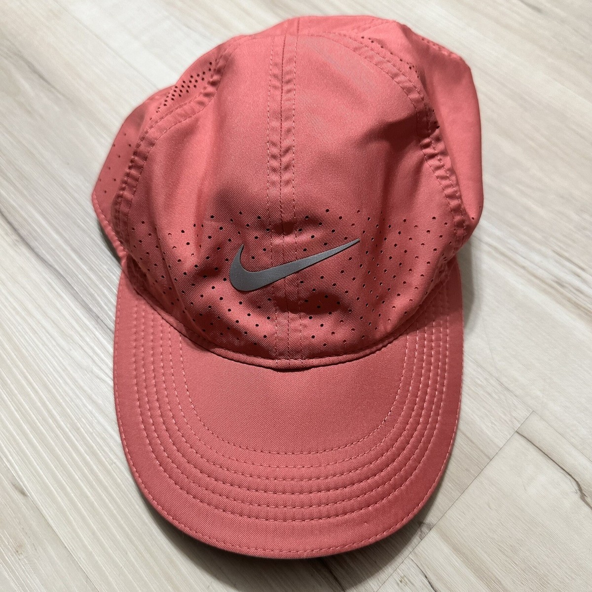 Nike Aerobill Featherlight Running Cap Women