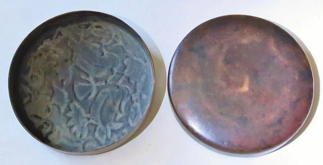 Caja de tinta de metal china antigua decorativa de China Foto 3 de 4