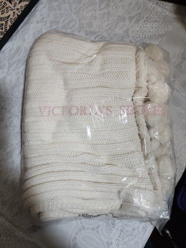 NEW Victoria's Secret Pom Pom Scarf Off White In Sealed Bag Priority Shipping - Picture 3 of 7