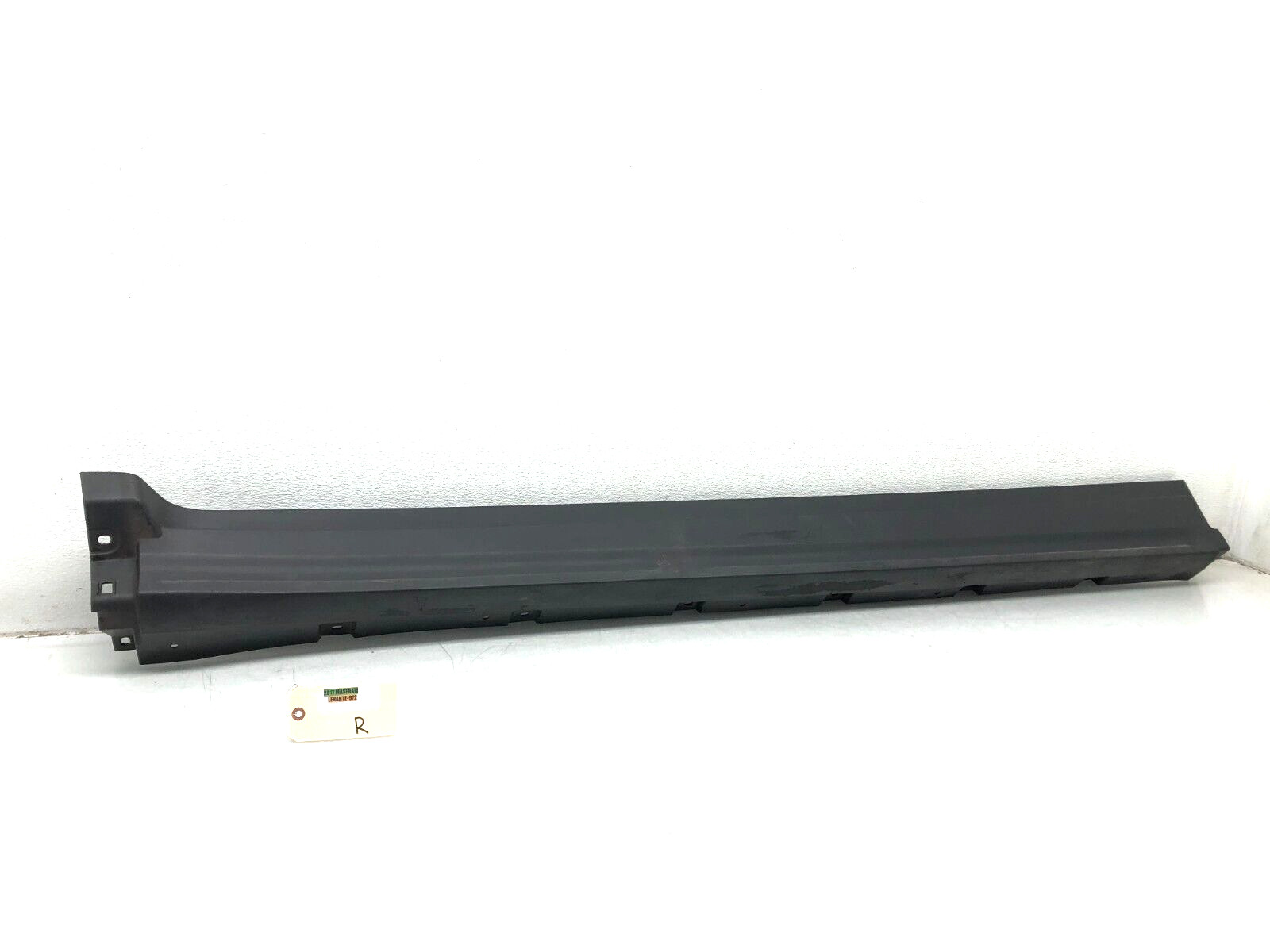 2017-2022 MASERATI LEVANTE RIGHT PASSENGER SIDE SKIRT ROCKER PANEL MOLDING OEM.