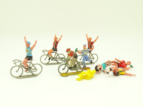 Lot De 4 Figurines Cyclistes Tour De France – échelle 1/32 – Plastique – Occasion