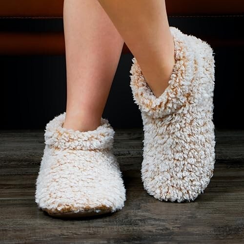 Cozylook Fuzzy Slippers for Women Indoor, Warm Bedroom Slip On Shoes, Winter - Picture 2 of 4