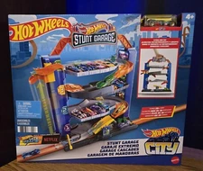 Hot Wheels City Stunt Garage Play Set (Factory Sealed)