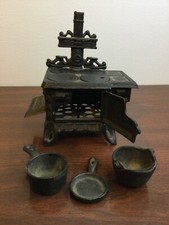 Vintage Queen Black Cast Iron Miniature Stove Set Salesman Sample Toy Accessorie