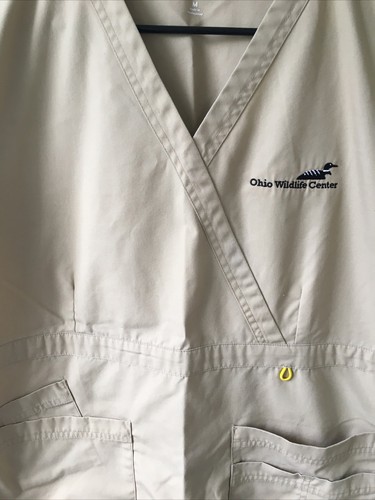 Women’s Wonder Wink Work Scrub Top Khaki Tan Size M Ohio Wildlife Center Logo - Picture 7 of 12