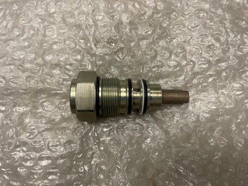 JOHN DEERE VALVE,CALIBRATED FLOW P/N AT162042 - Picture 2 of 4