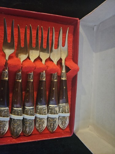 FINE DINING HORS D'OEUVRE' 6 X SET INDIAN WOOD BRASS COCKTAIL FORKS - Picture 4 of 6