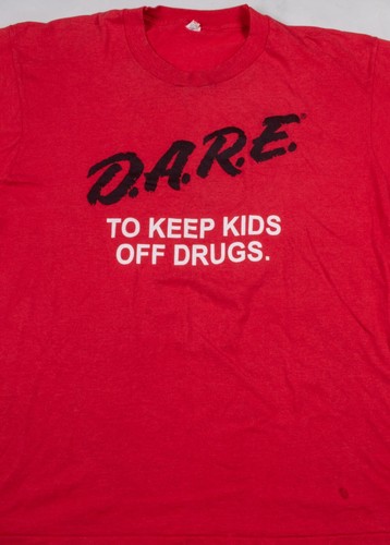 Vintage 1980s DARE To Keep Kids Off Drugs Screen Stars Red Shirt Men's Medium - Picture 3 of 8