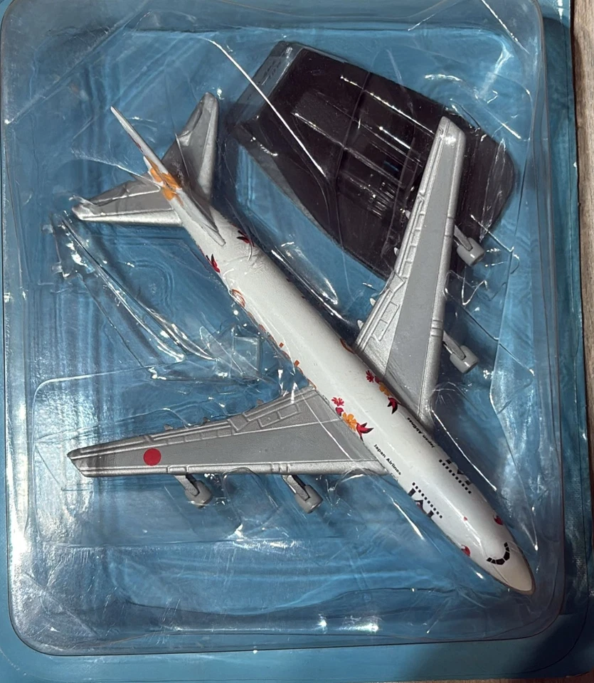 BOEING 747-200 JAPAN AIRLINES AEREO MODELLINO NEW IN BOX CON STAND - Immagine 3 di 4