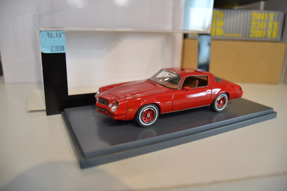NEO  1/43  Chevrolet Camaro 1978 LT Rouge   Ref: 44125 - Photo 3/4