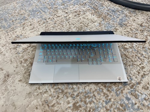 Alienware M17 R3 Laptop i7-10750H, 32GB, 1TB SSD, RTX 2070 Super 8GB, 17.3", 4K - Picture 8 of 24