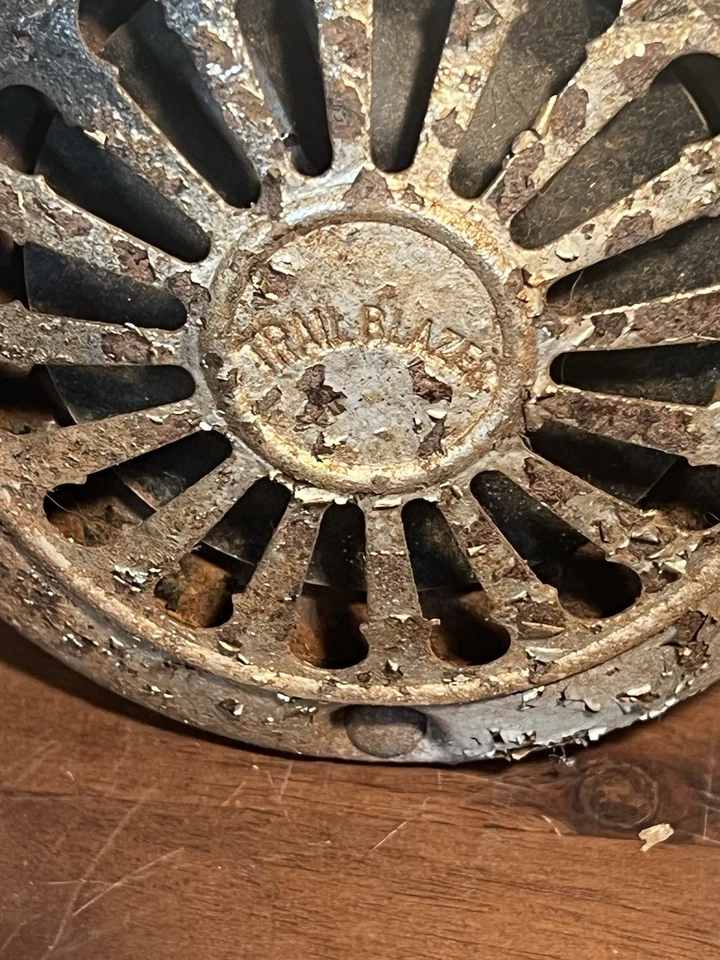 Vintage 30’s 40’s Car Truck Harley Motorcycle 6v Accessory Trail Blazer Horn - Image 2 of 4