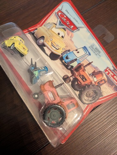 Disney Pixar Cars LUIGI GUIDO & TRATTORE Desert Series 2006 Moments film pressofuso - Foto 2 di 7