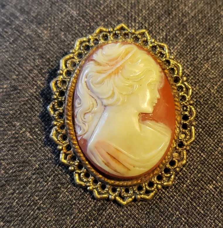 Vintage Carved Cameo Gold tone Brooch Pin
