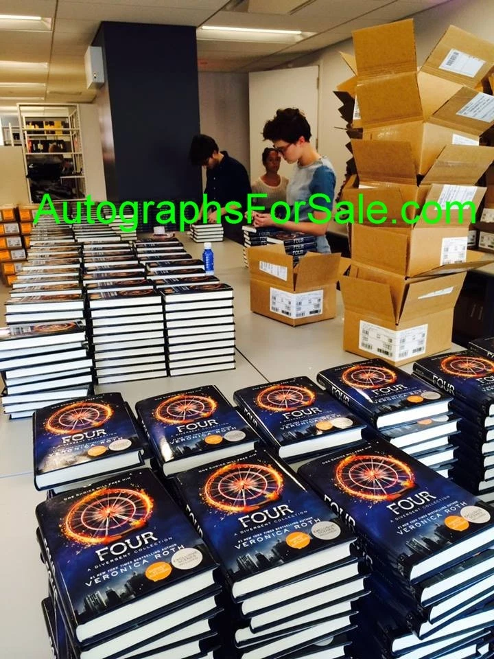 Veronica Roth signed autographed autograph Divergent FOUR hardcover book w/photo Foto 2 de 2
