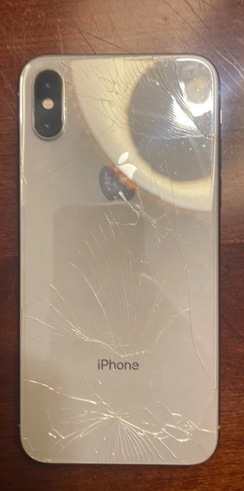 DESBLOQUEADO Apple iPhone X 64GB Plateado, Cristal Trasero agrietado Foto 3 de 3